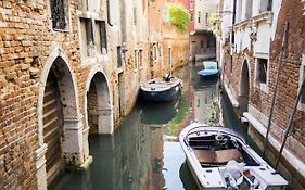 Rialto Corte Dei Sansoni Canal View By Wonderful Italy